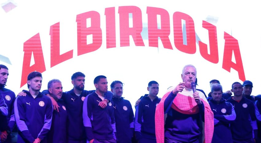 Paraguay recibió como héroes a sus jugadores tras la eliminación del Mundial: el mensaje de Santiago Peña y la continuidad de Gustavo Alfaro