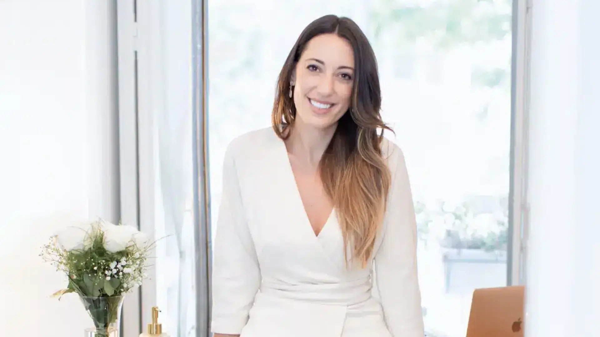 Ana Belén Medialdea, psicóloga: «Cuanto más estés para los demás, más invisible te harás»
