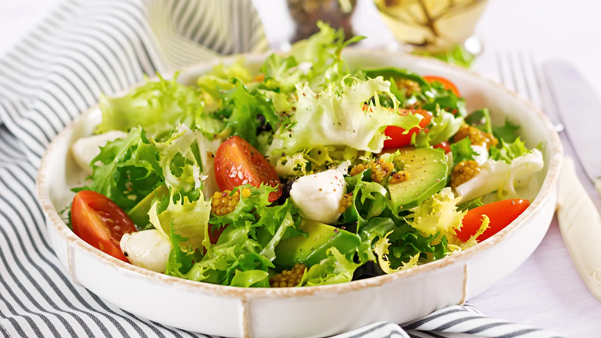 Una nutricionista explica el error más común al comer ensaladas en verano