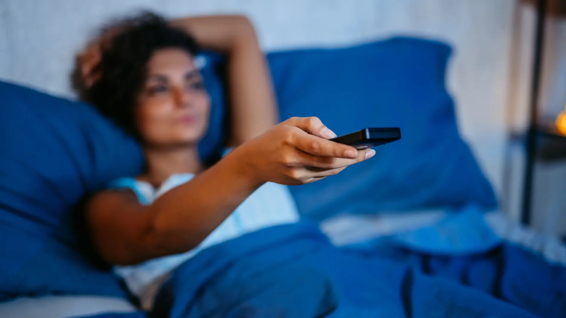 Por qué no deberías tener televisión en el dormitorio: las consecuencias en tu salud