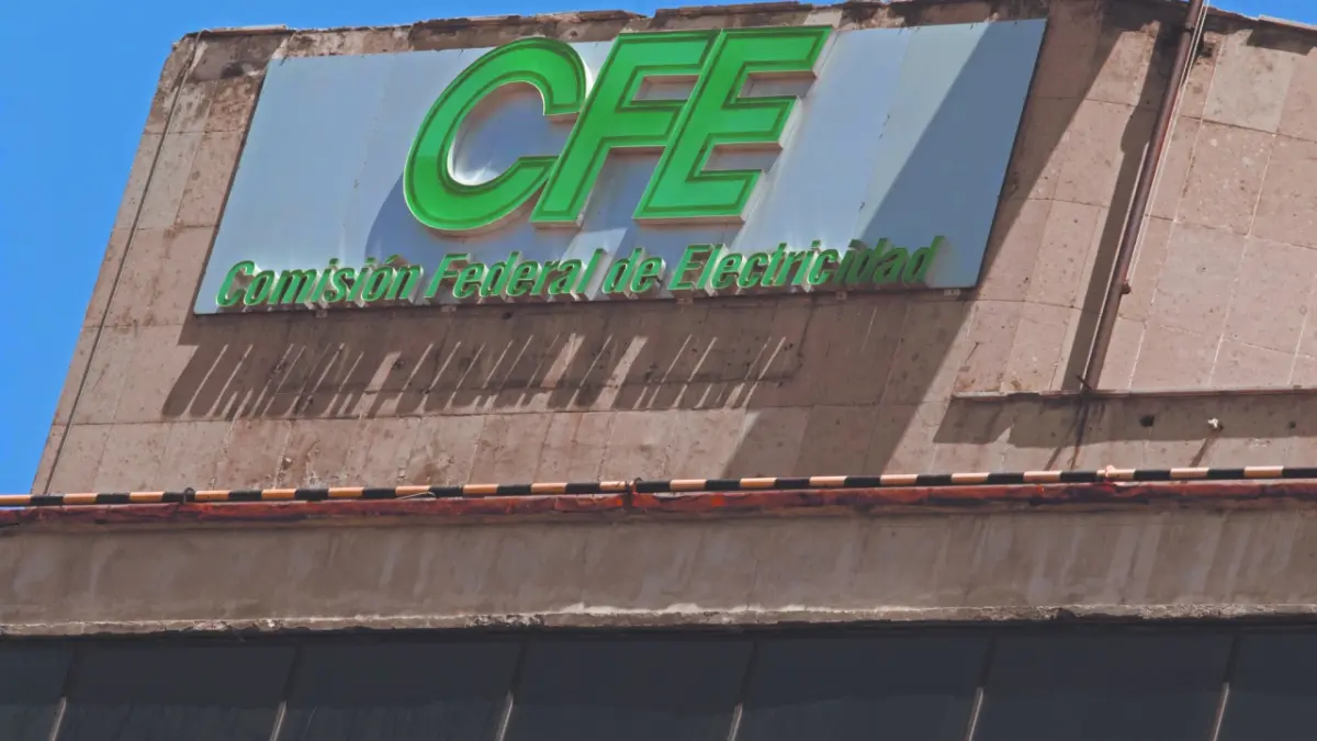 CFE e inglesa Cubico firman cinco contratos mixtos por 1,000 millones de dólares