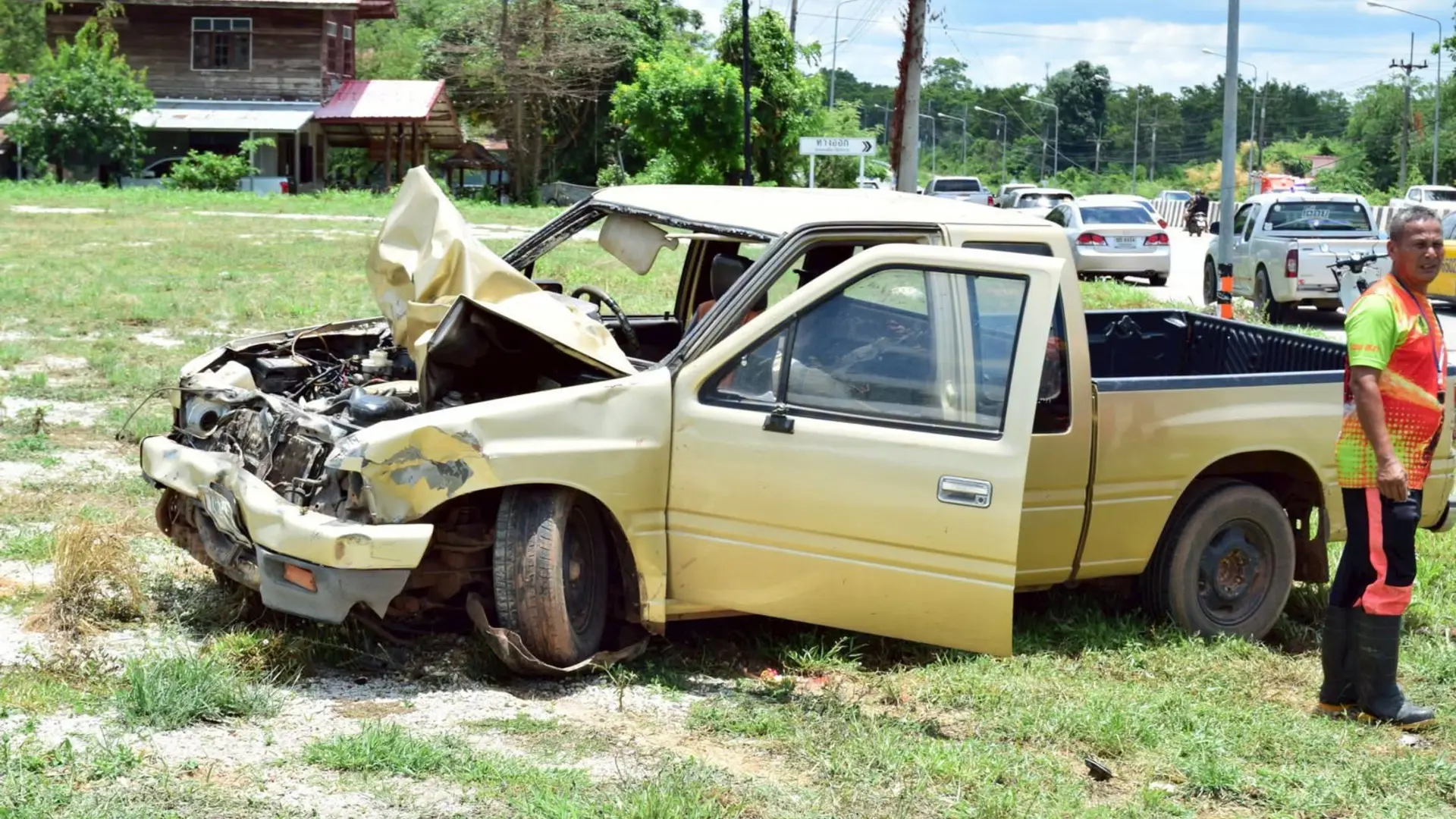 Mueren ocho monjes budistas atropellados por una camioneta conducida por un menor en Tailandia