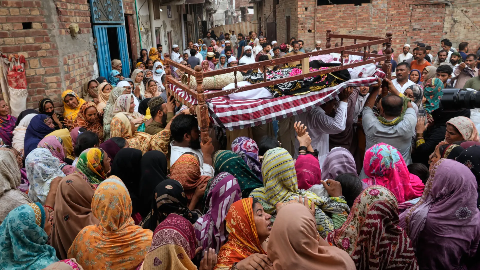 Al menos 9 muertos y 28 heridos por las primeras lluvias monzónicas en Pakistán