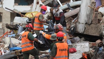 Buscar una madre por chat y llorar a tus muertos por streaming, el drama de la diáspora venezolana