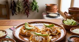 Tostadas de tinga para ver México vs Inglaterra: La receta para botanear sin complicarte