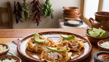 Tostadas de tinga para ver México vs Inglaterra: La receta para botanear sin complicarte