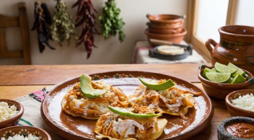 Tostadas de tinga para ver México vs Inglaterra: La receta para botanear sin complicarte