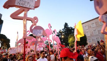 Miles de personas protestan en Albania contra proyecto turístico ligado a Trump