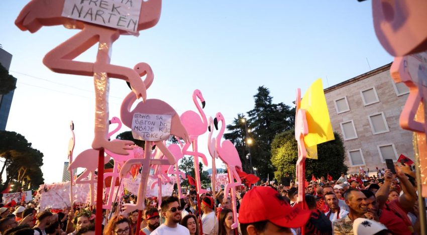 Miles de personas protestan en Albania contra proyecto turístico ligado a Trump