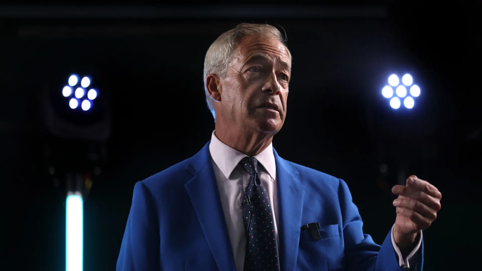 El líder populista británico Nigel Farage dimite de su escaño en protesta por la investigación contra él y fuerza elecciones