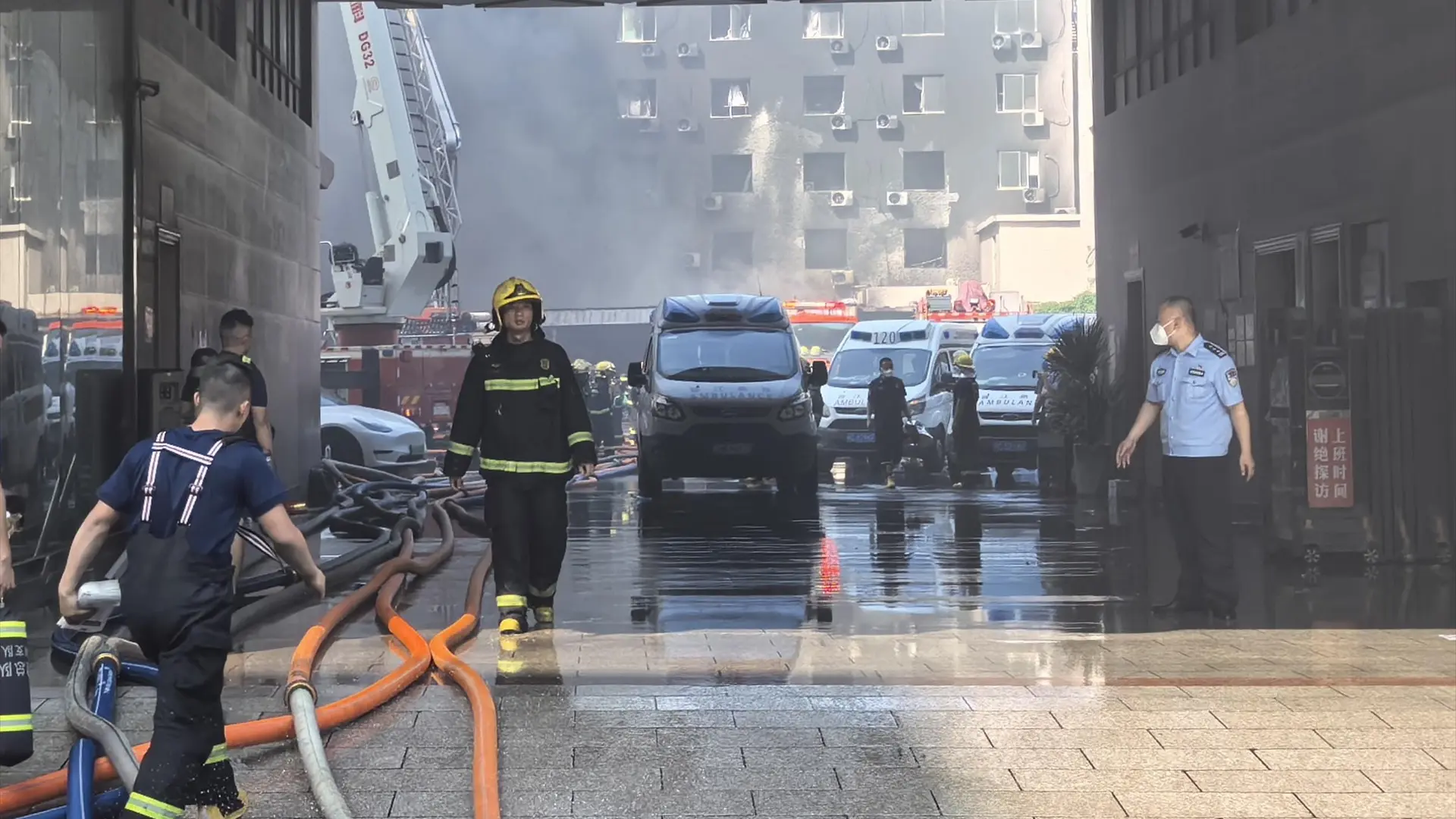 Al menos 28 muertos por un incendio en una fábrica de calzado en China