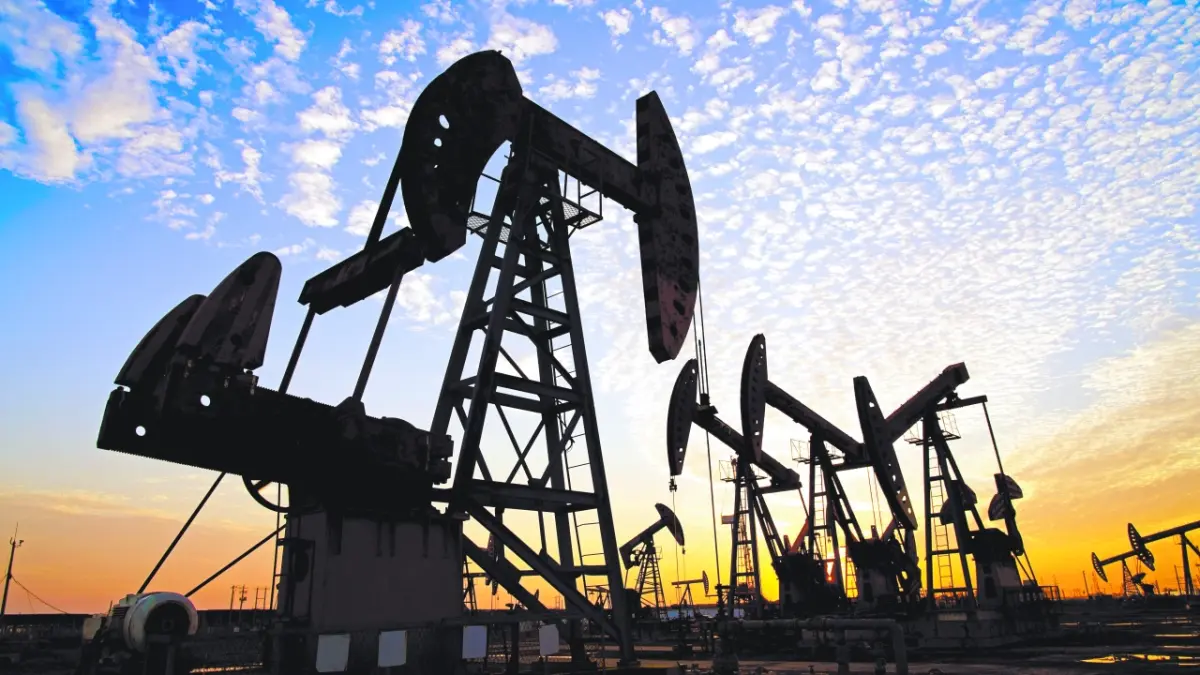 El petróleo cae más de 5% ante renovadas esperanzas de acuerdo entre EU e Irán