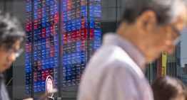 Bolsa de Tokio cae más de 4% mientras se intensifica la venta de los valores tecnológicos