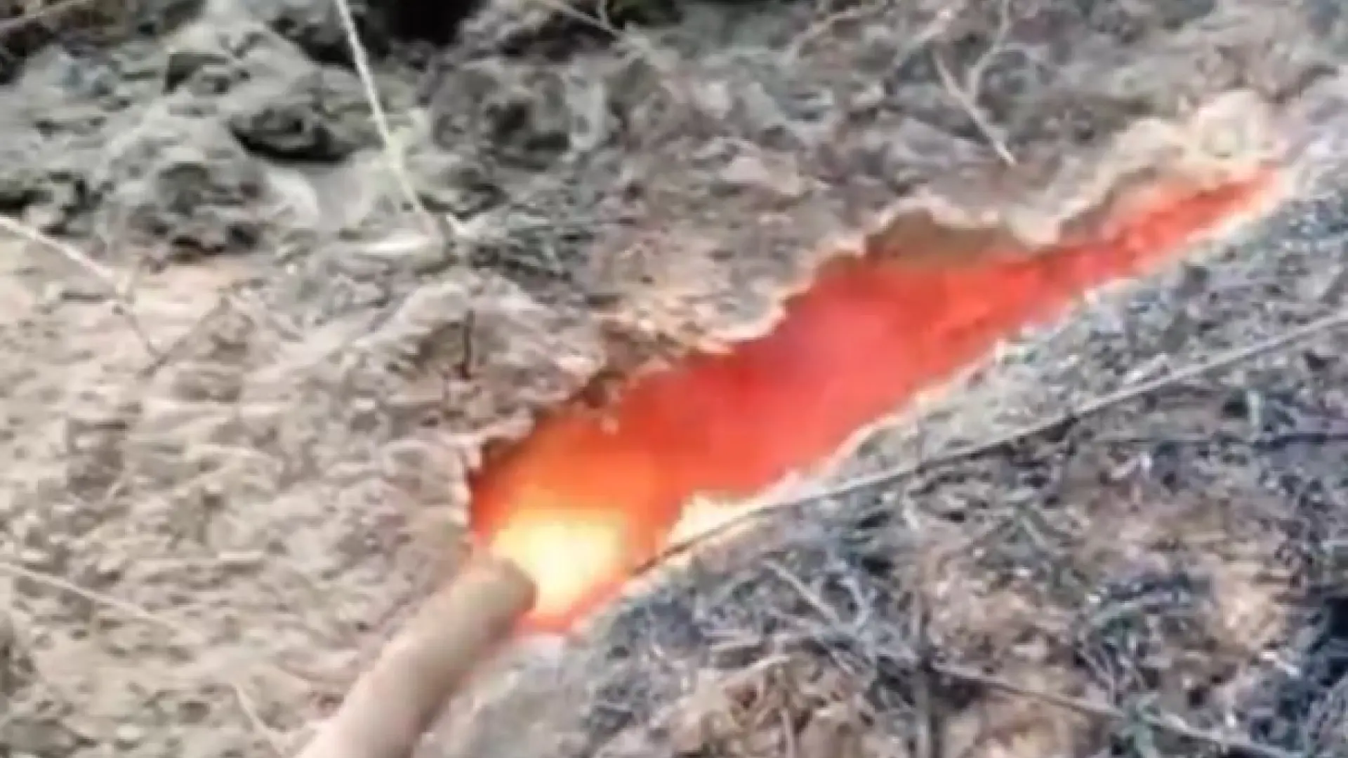 Alerta en un pueblo de Venezuela por grietas que emanan fuego