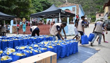 Una aldea aislada sobrevive gracias a la ayuda humanitaria tras terremotos en Venezuela