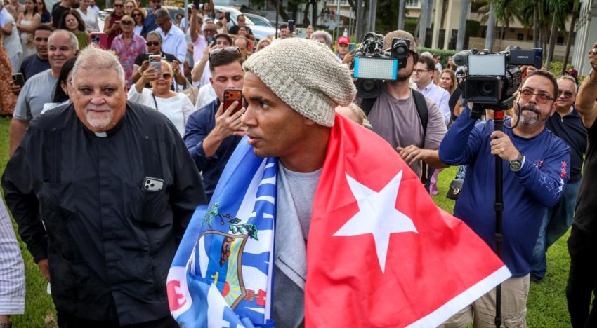 Artista disidente cubano Luis Manuel Otero Alcántara se exilia en Estados Unidos