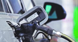 Gasolina en EU regresa a 4 dólares por galón