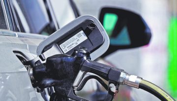 Gasolina en EU regresa a 4 dólares por galón