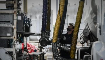 Irán dice que vendió 18,000 mdd de petróleo desde el comienzo de la guerra