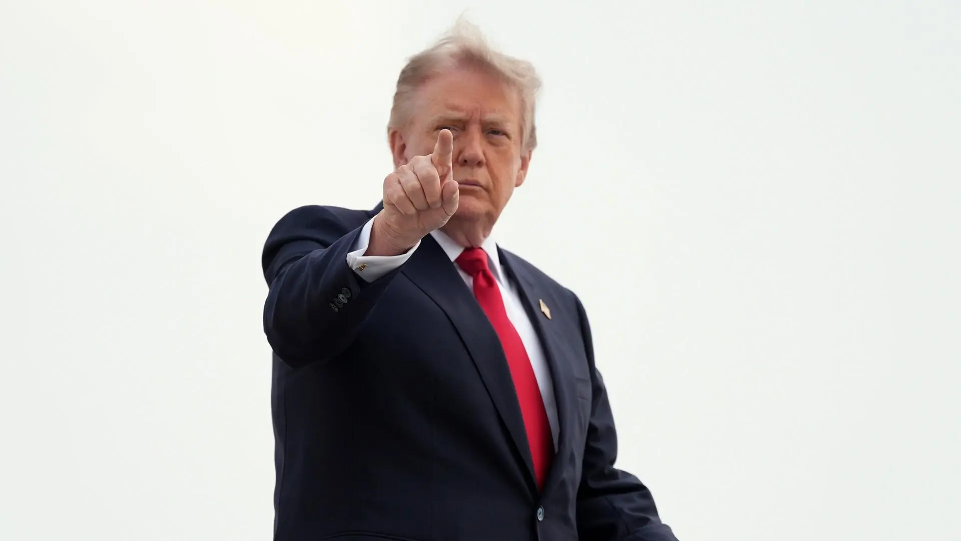 Trump ordena detener los bombardeos contra Irán para negociar un acuerdo: «Estamos en conversaciones muy profundas»