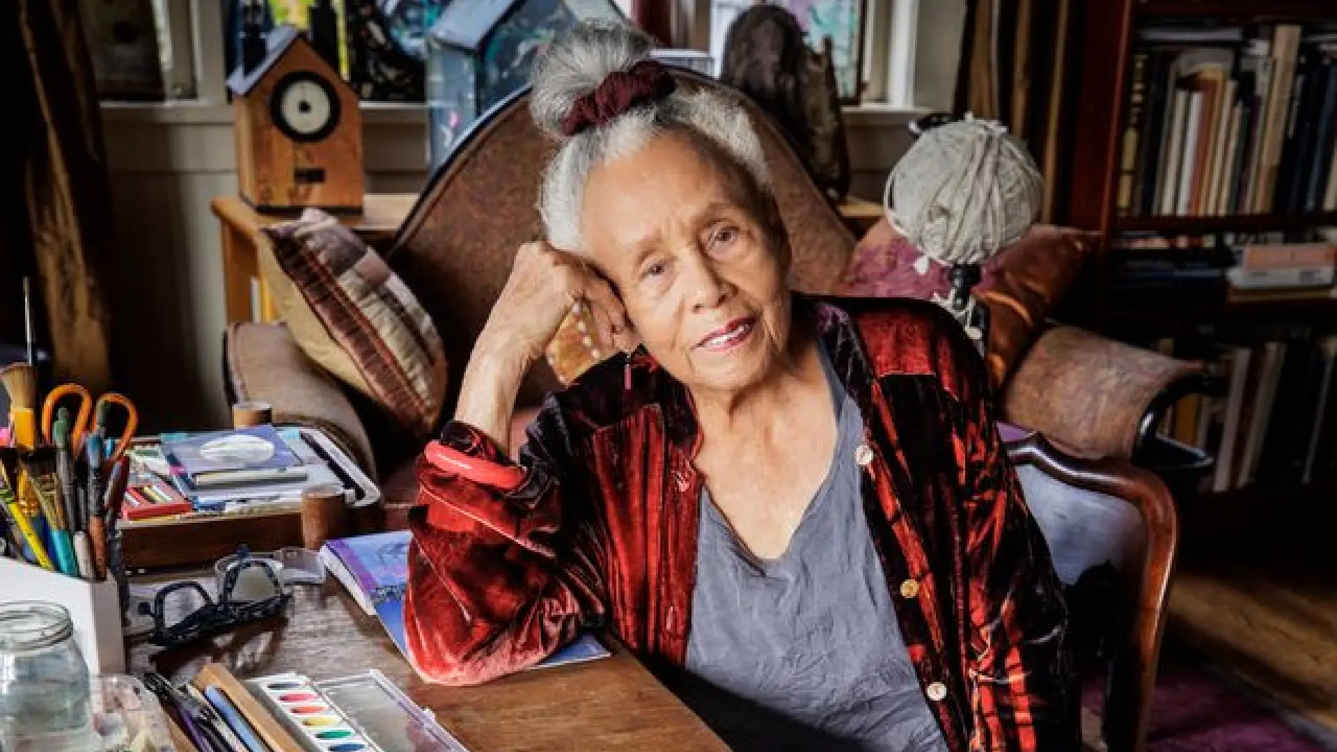 Muere Betye Saar, la artista que exploró la dolorosa historia del racismo en EEUU