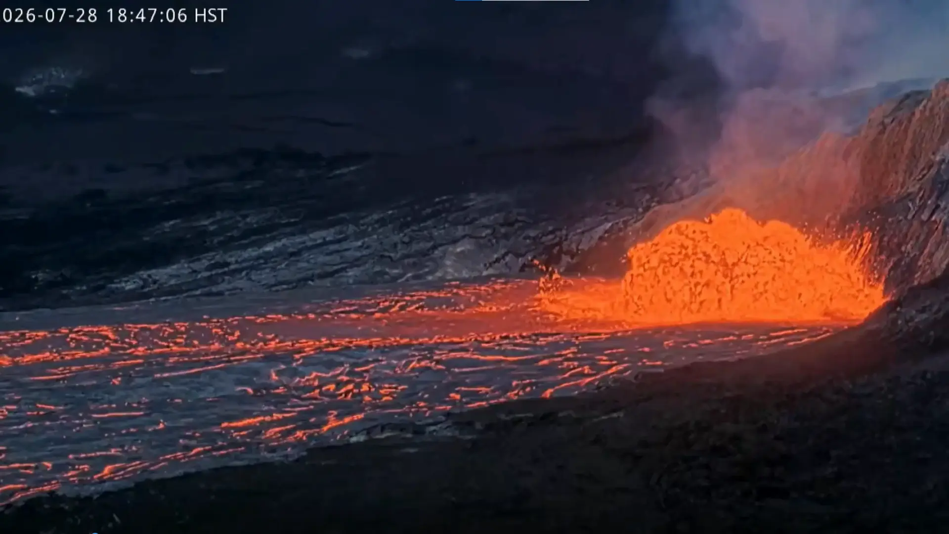El volcán Kilauea vuelve a entrar en erupción y lanza lava a 150 metros de altura
