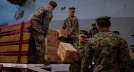La FOTO de los marines estadounidenses desembarcando suministros en el Puerto de La Guaira