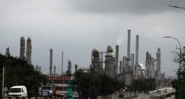 Refinerías presionan a comerciantes para que tomen una mayor porción del petróleo venezolano