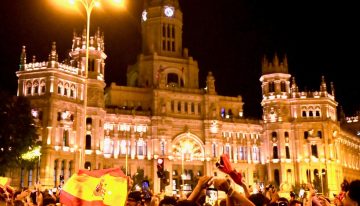 Clarín en España: Madrid festejó a lo grande el triunfo en el Mundial y ahora piden la final contra Argentina