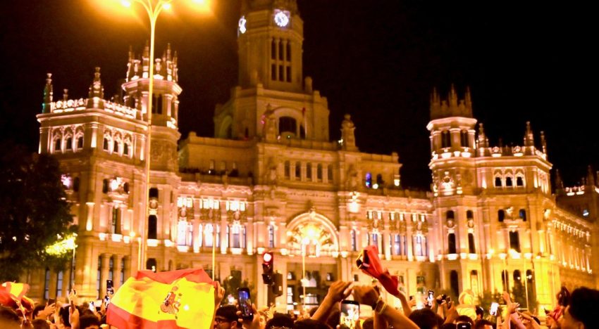 Clarín en España: Madrid festejó a lo grande el triunfo en el Mundial y ahora piden la final contra Argentina