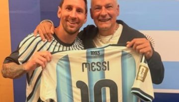 Messi le regaló su camiseta a Roberto Baggio tras la clasificación ante Suiza y revivió una amistad que nació gracias a Guardiola