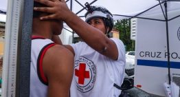 Clínicas móviles de la Cruz Roja Colombiana comienzan a operar en La Guaira tras los terremotos