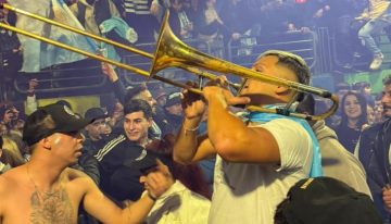 «Quiero quedarme sin aire tocando para Messi»: el trombonista que revoluciona el túnel de Caseros cuando gana Argentina