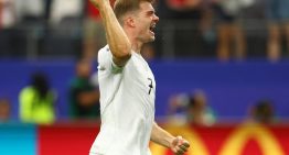 La pareja de Alexander Sørloth denunció amenazas tras la eliminación de Noruega y llevará el caso a la Justicia
