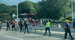 PNB restringe el paso por la autopista: rescatistas van A PIE de Caracas a La Guaira (VIDEO)