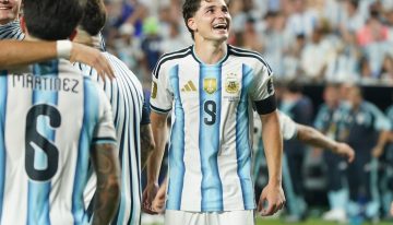 Las voces que emocionaron a un país: los emotivos relatos que contaron el golazo de Julián Alvarez contra Suiza
