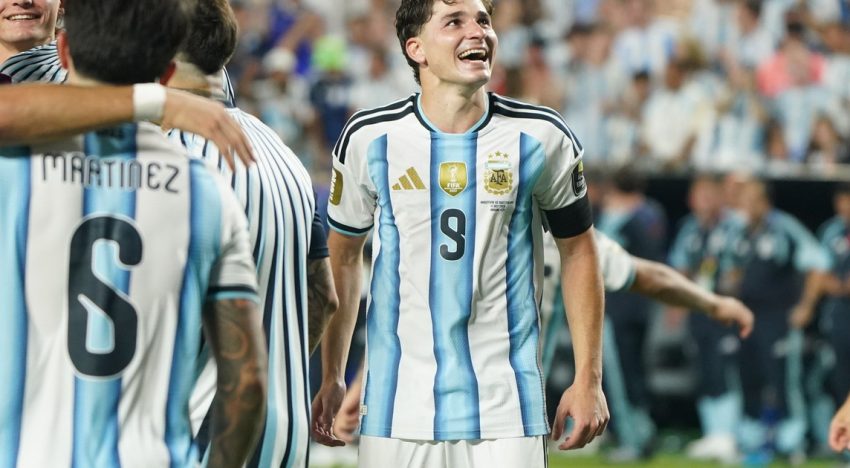 Las voces que emocionaron a un país: los emotivos relatos que contaron el golazo de Julián Alvarez contra Suiza