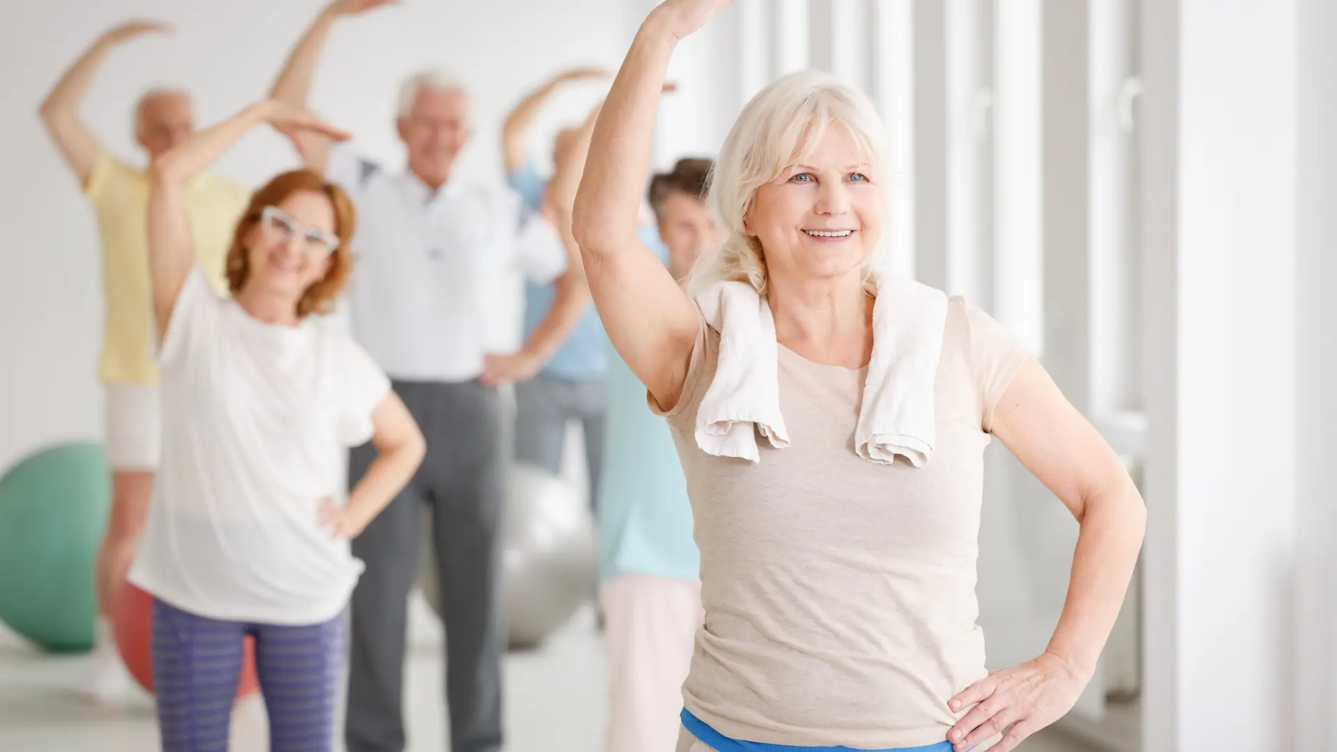 Los ejercicios que las personas mayores de 50 años deberían hacer todos los días