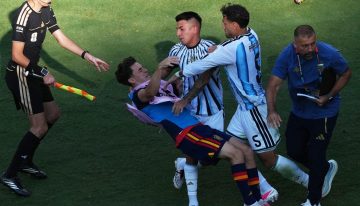 Los cruces por la final del Mundial desbordaron el fútbol hasta convertirse en una polémica política y cultural
