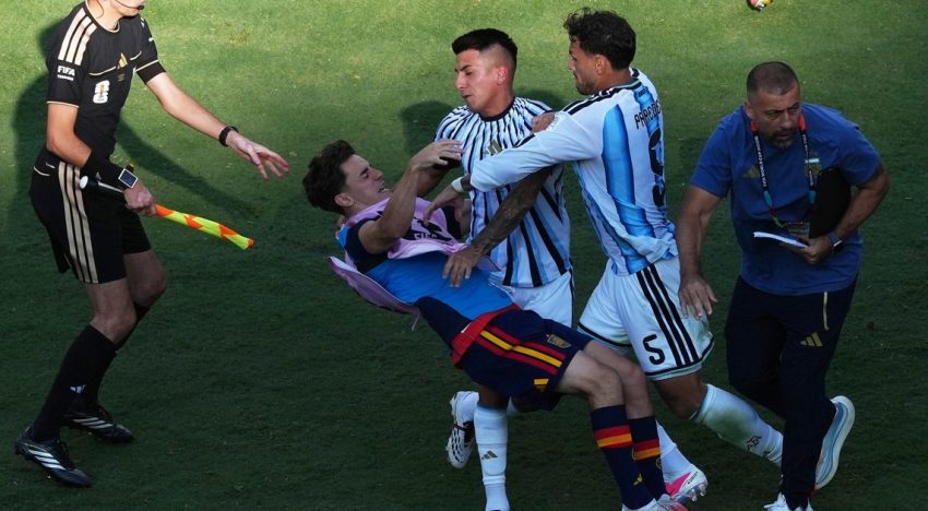 Los cruces por la final del Mundial desbordaron el fútbol hasta convertirse en una polémica política y cultural