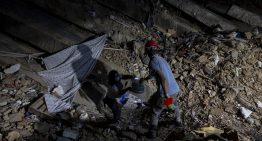 Desgarrador panorama en La Guaira: Siguen buscando cuerpos entre los escombros de las torres OPP (VIDEO)