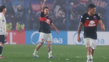 Nacional de Uruguay recibió a Tigre con la canción de España campeón, pero terminó goleado y silbado por su gente