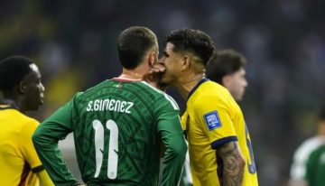 Otra vez aplican la Ley Prestianni en el Mundial 2026: así fue la expulsión de Hincapié en Ecuador y el sugestivo desplante al DT argentino Beccacece