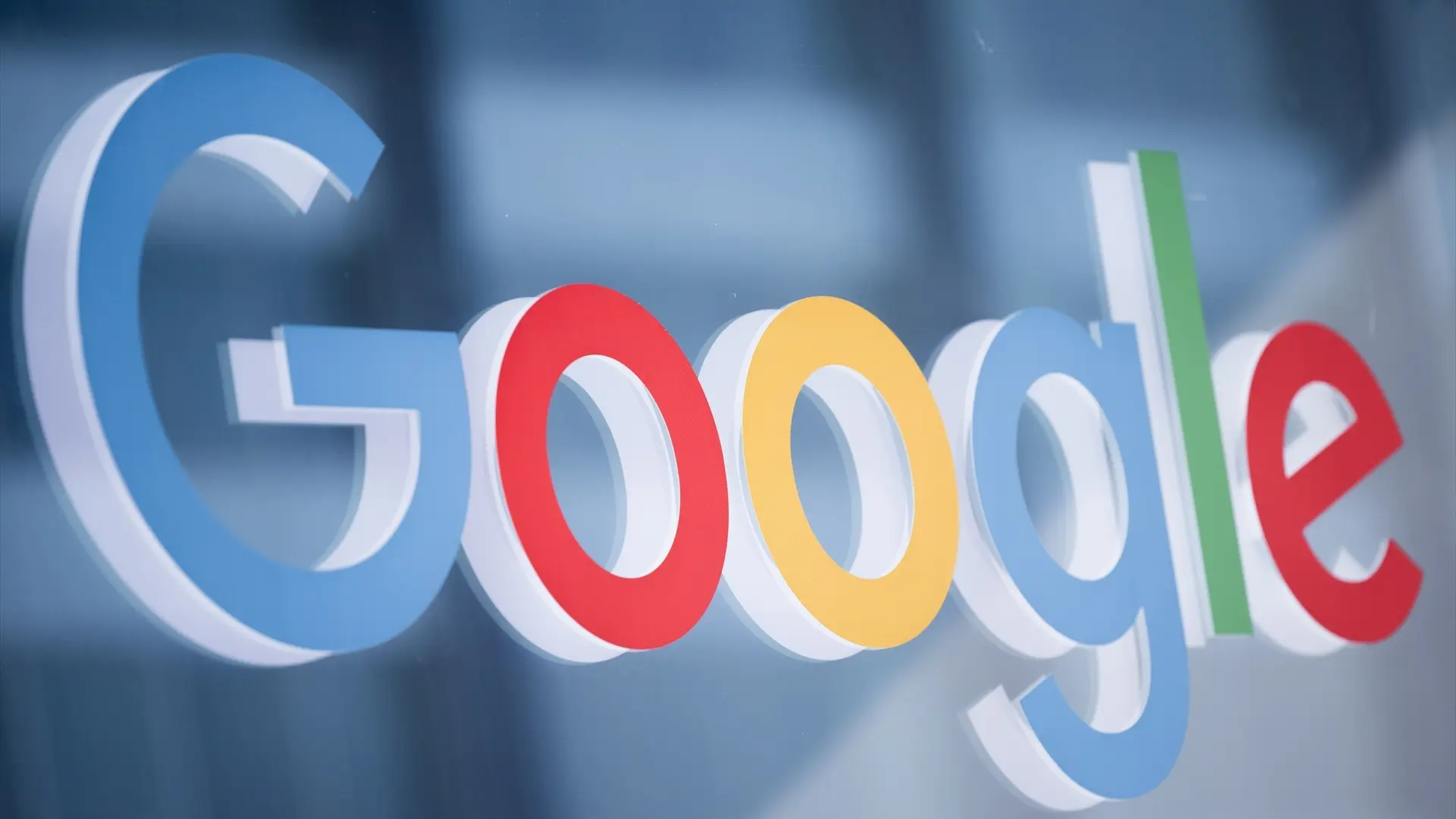 Bruselas multa a Google con 890 millones por abusar de su posición en el mercado