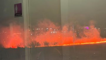 Incendio de pastizales cerca del estadio de River vs Aldosivi en Salta: preocupación por una gran columna de humo