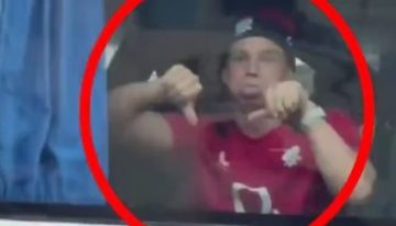 El provocador gesto de un jugador de Inglaterra con hinchas argentinos en el Obelisco antes del duelo con Los Pumas