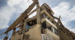 “Vivos o muertos”: el clamor de quienes no abandonan las ruinas tras la tragedia
