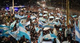 Miles de hinchas acompañaron a la Selección que fue recibida con alfombra roja en el Aeropuerto de Ezeiza tras el segundo puesto en el Mundial 2026