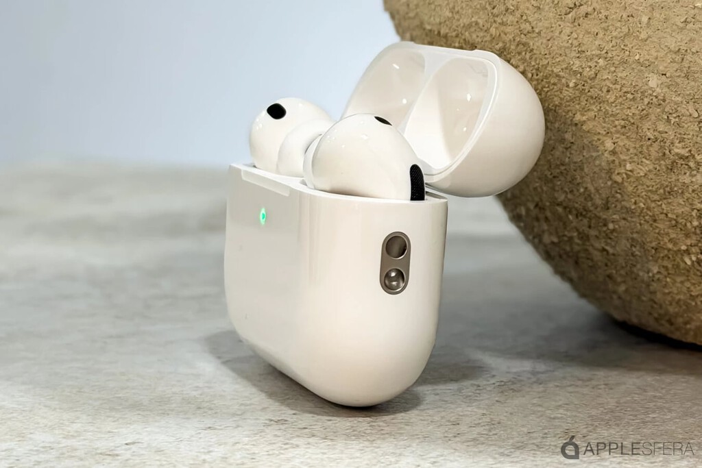"Las referencias ya aparecen dentro del código iOS 27". Gurman vuelve a filtrar unos AirPods con cámaras para el mes que viene 