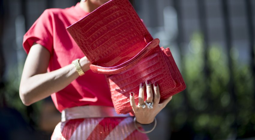Lina Paola Valderrama, experta en uñas: «Si sigues estos pasos antes, durante y después del baño, el color de tus uñas de tu manicura aguantará impecable en vacaciones»